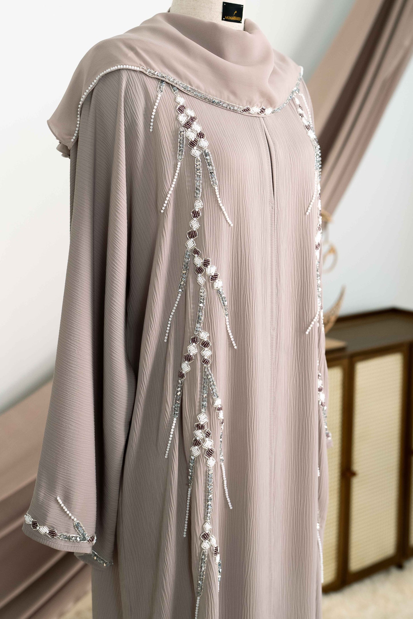 QUBRA ABAYA NUDE GREY