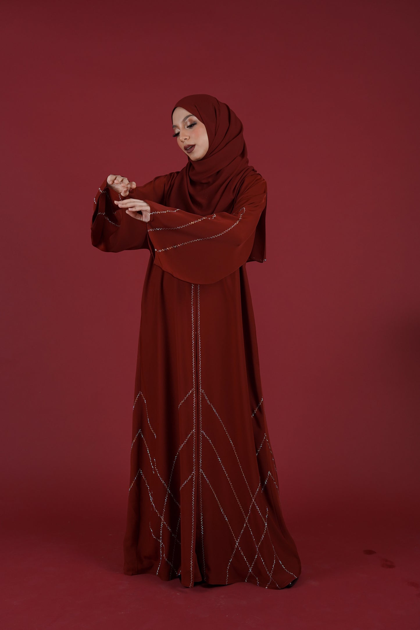 HYRA ABAYA RED DAHLIA