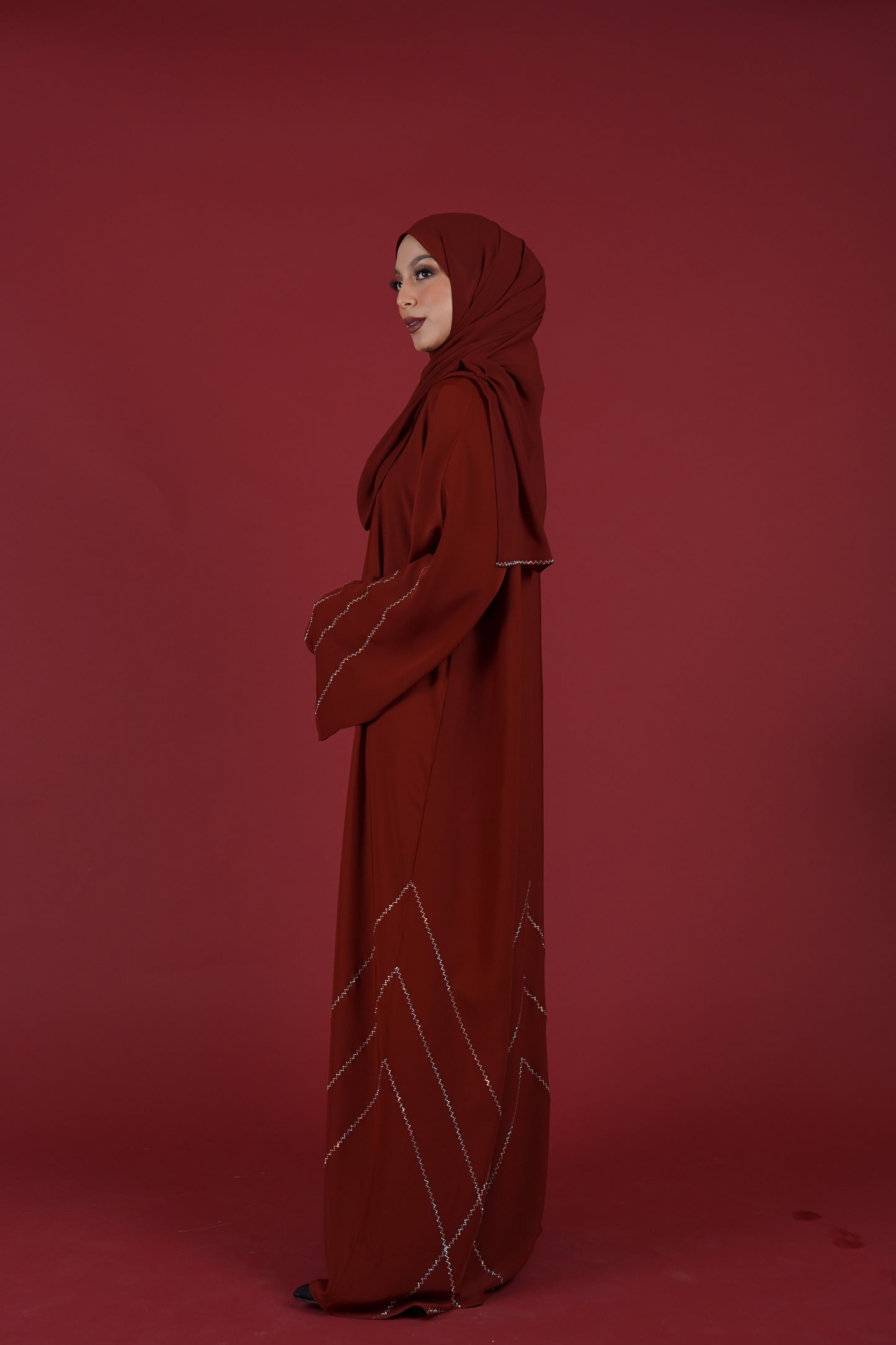 HYRA ABAYA RED DAHLIA