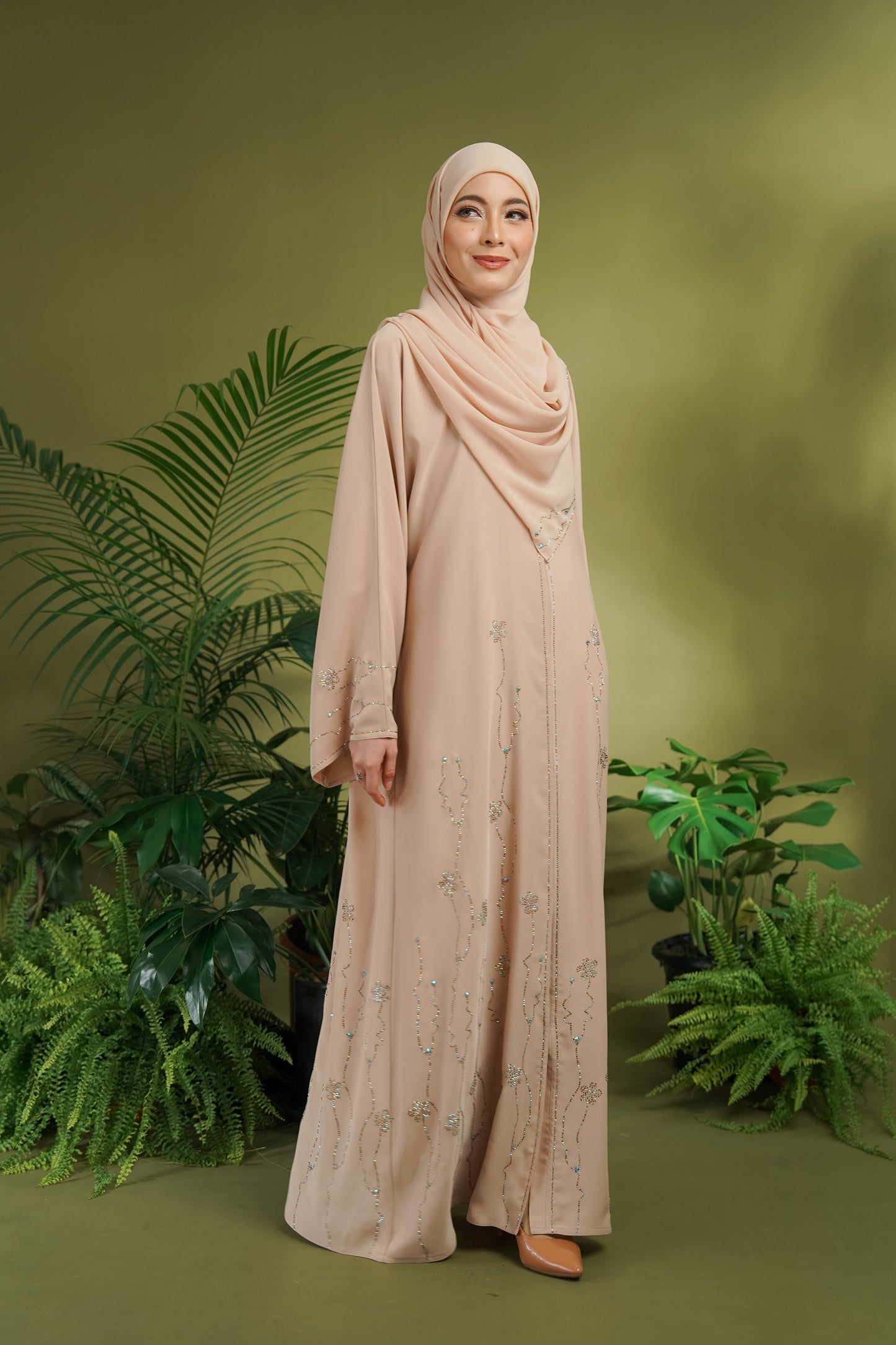 YASMEEN ABAYA NUDE