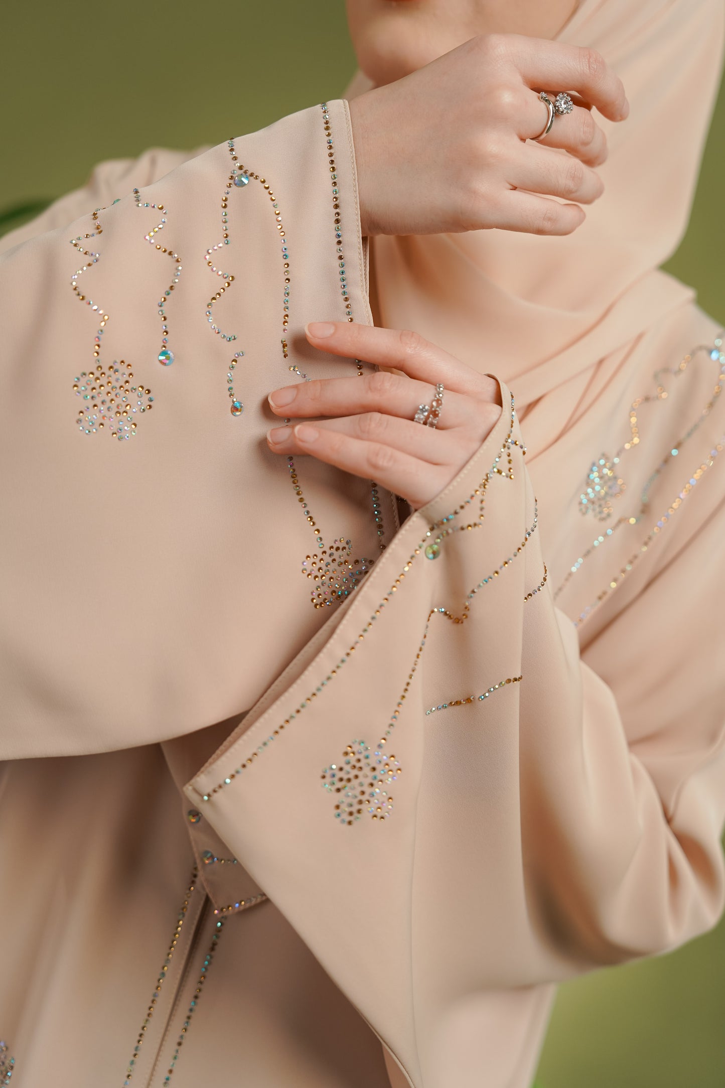 YASMEEN ABAYA NUDE