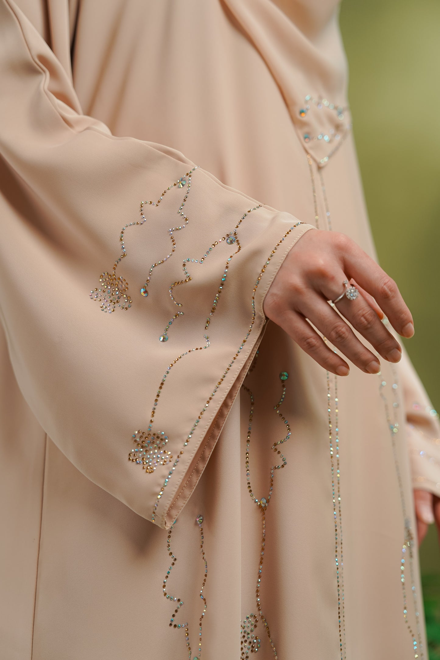YASMEEN ABAYA NUDE