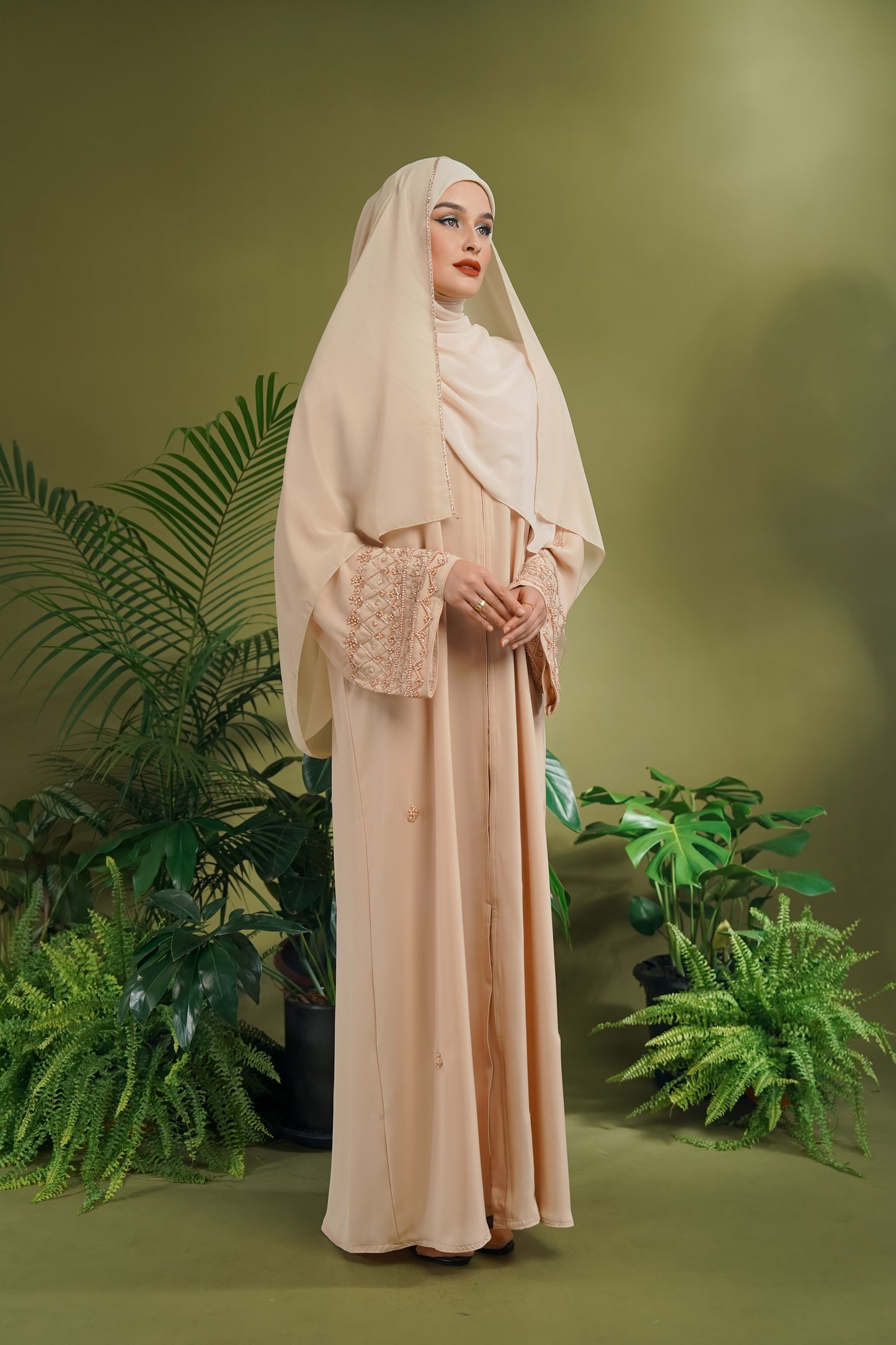 NESRINA ABAYA NUDE