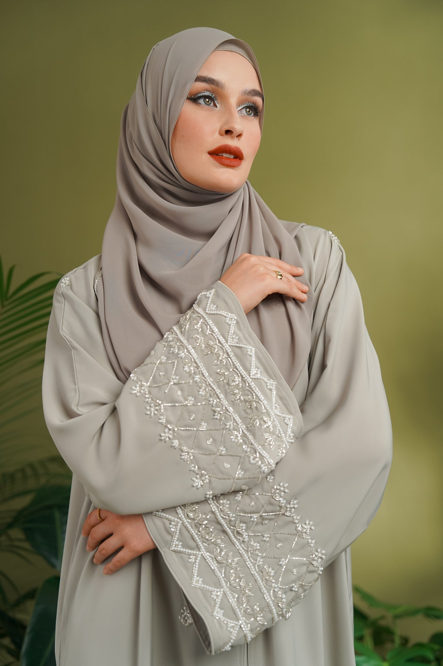 NESRINA ABAYA GREY