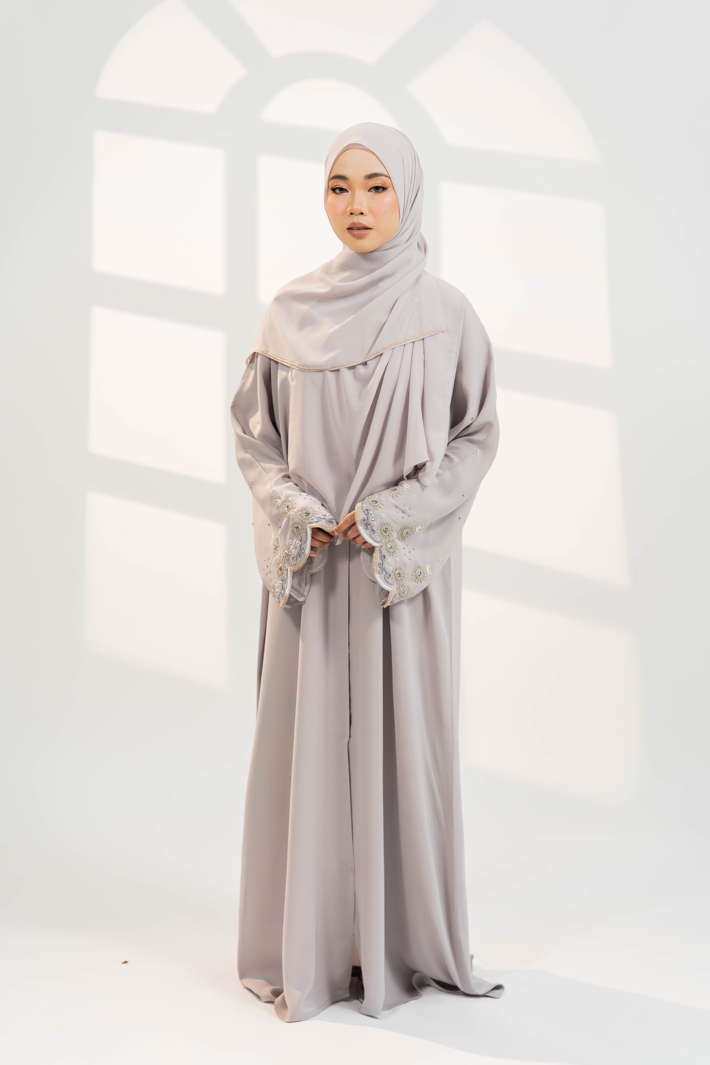 DAHLIA ABAYA GREY