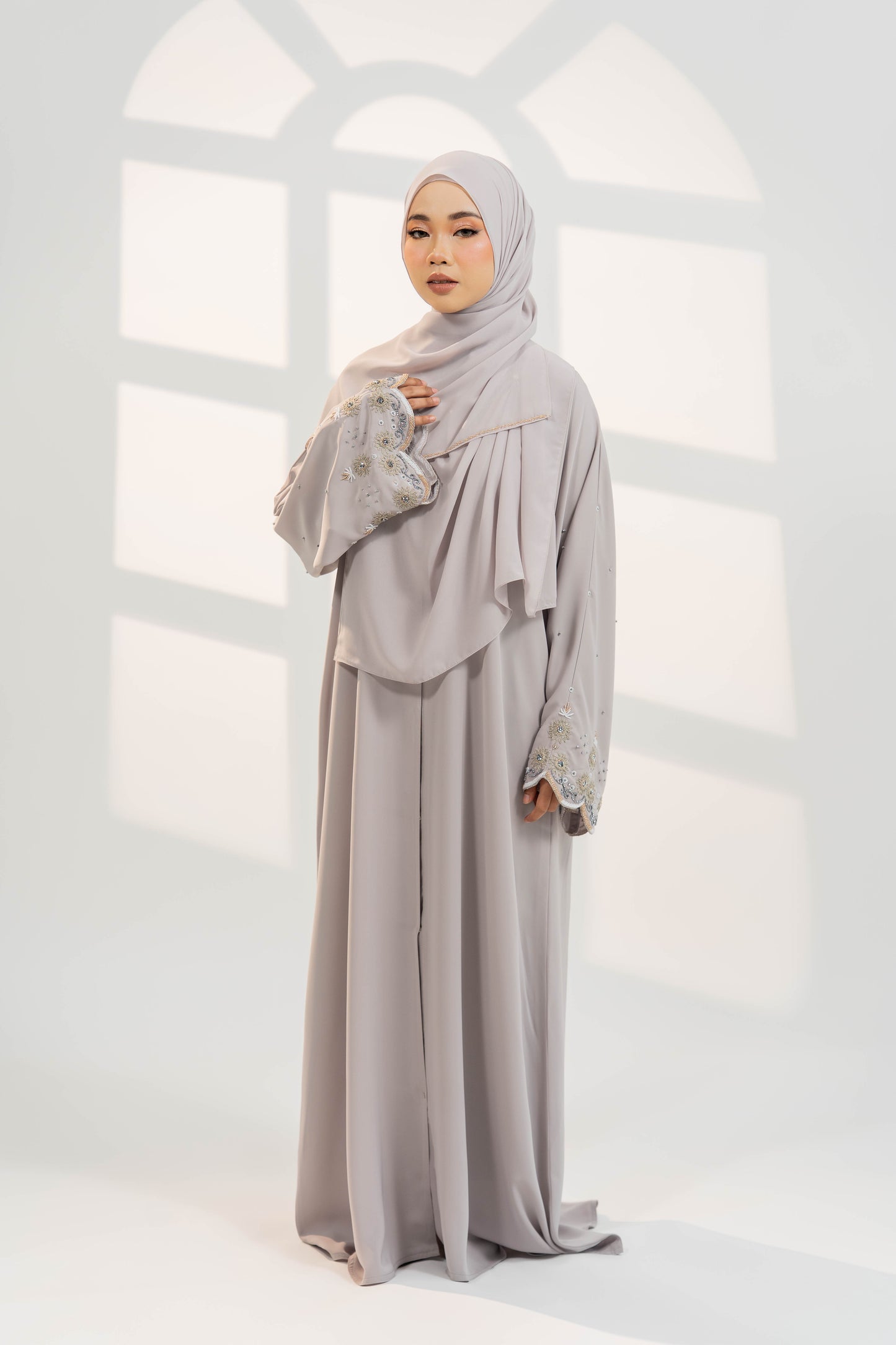 DAHLIA ABAYA GREY