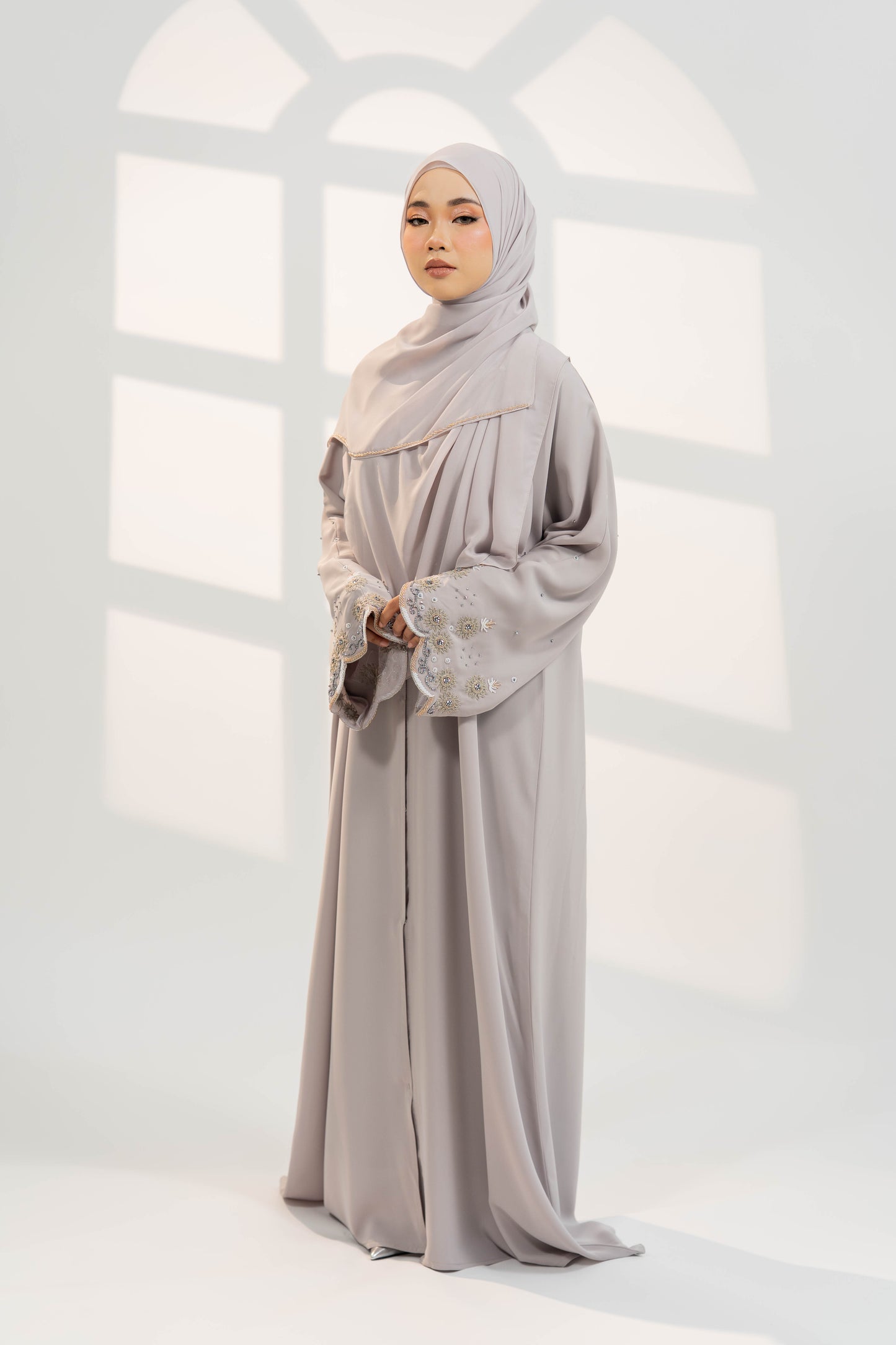DAHLIA ABAYA GREY