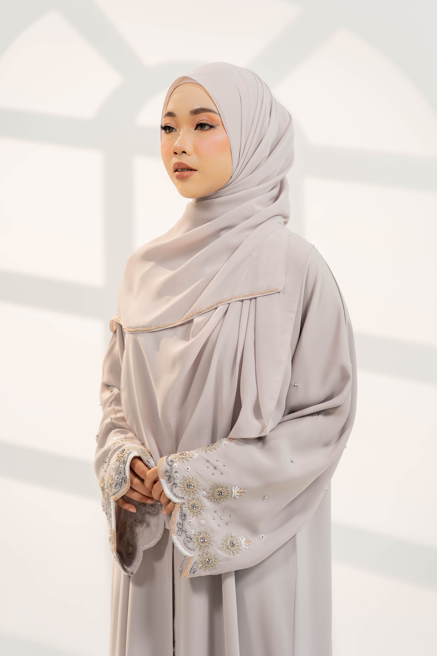 DAHLIA ABAYA GREY