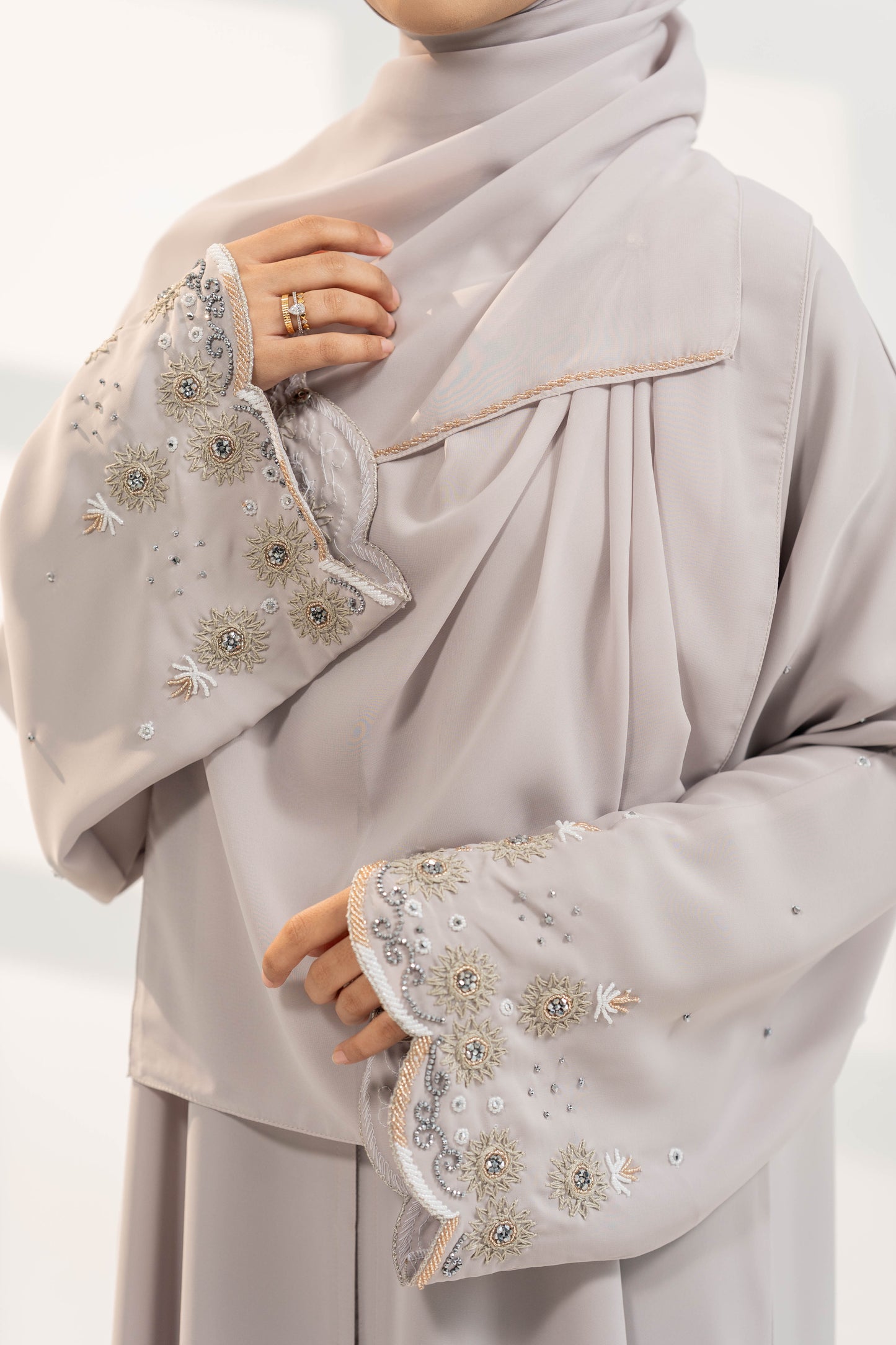 DAHLIA ABAYA GREY
