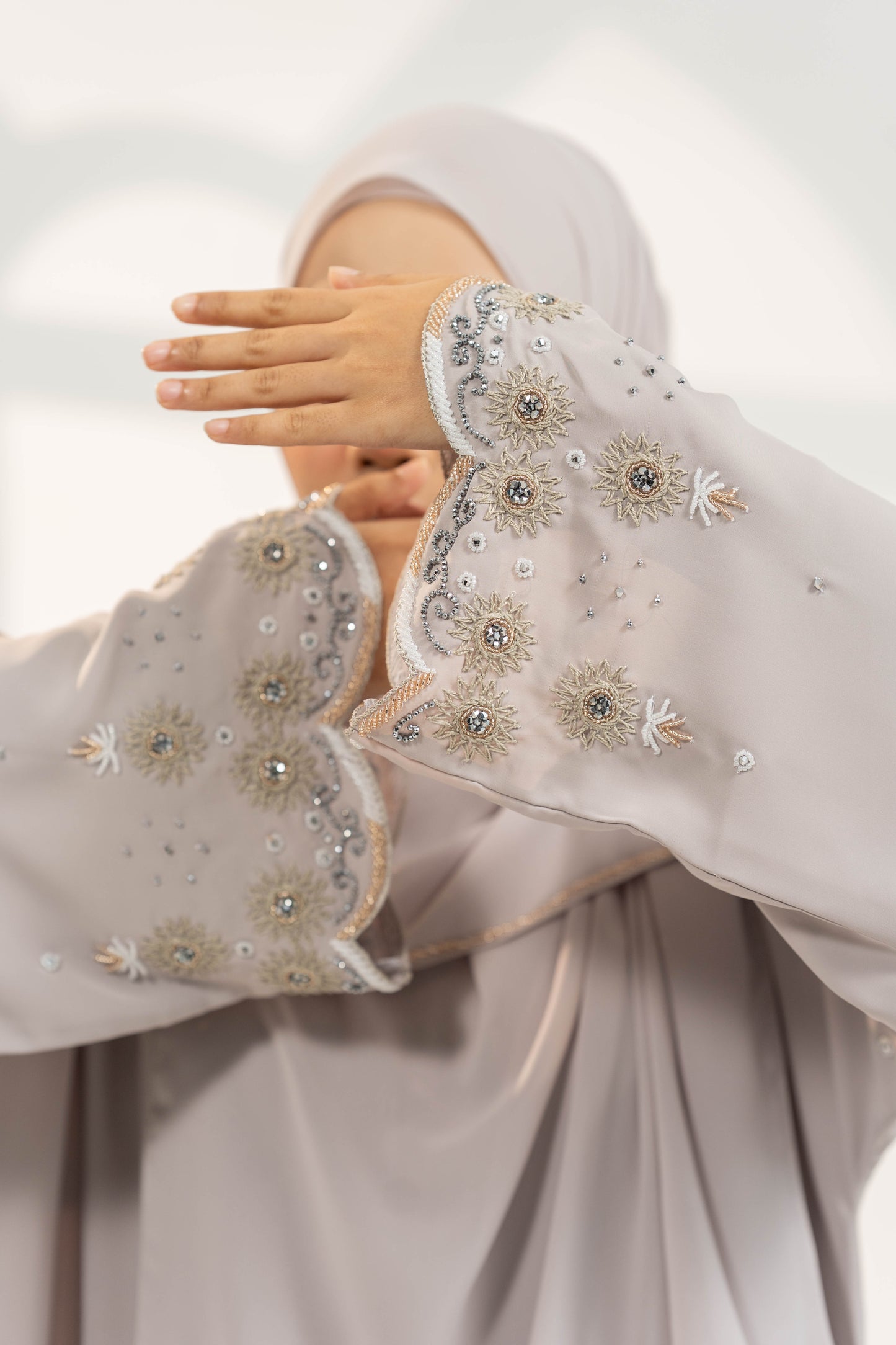 DAHLIA ABAYA GREY