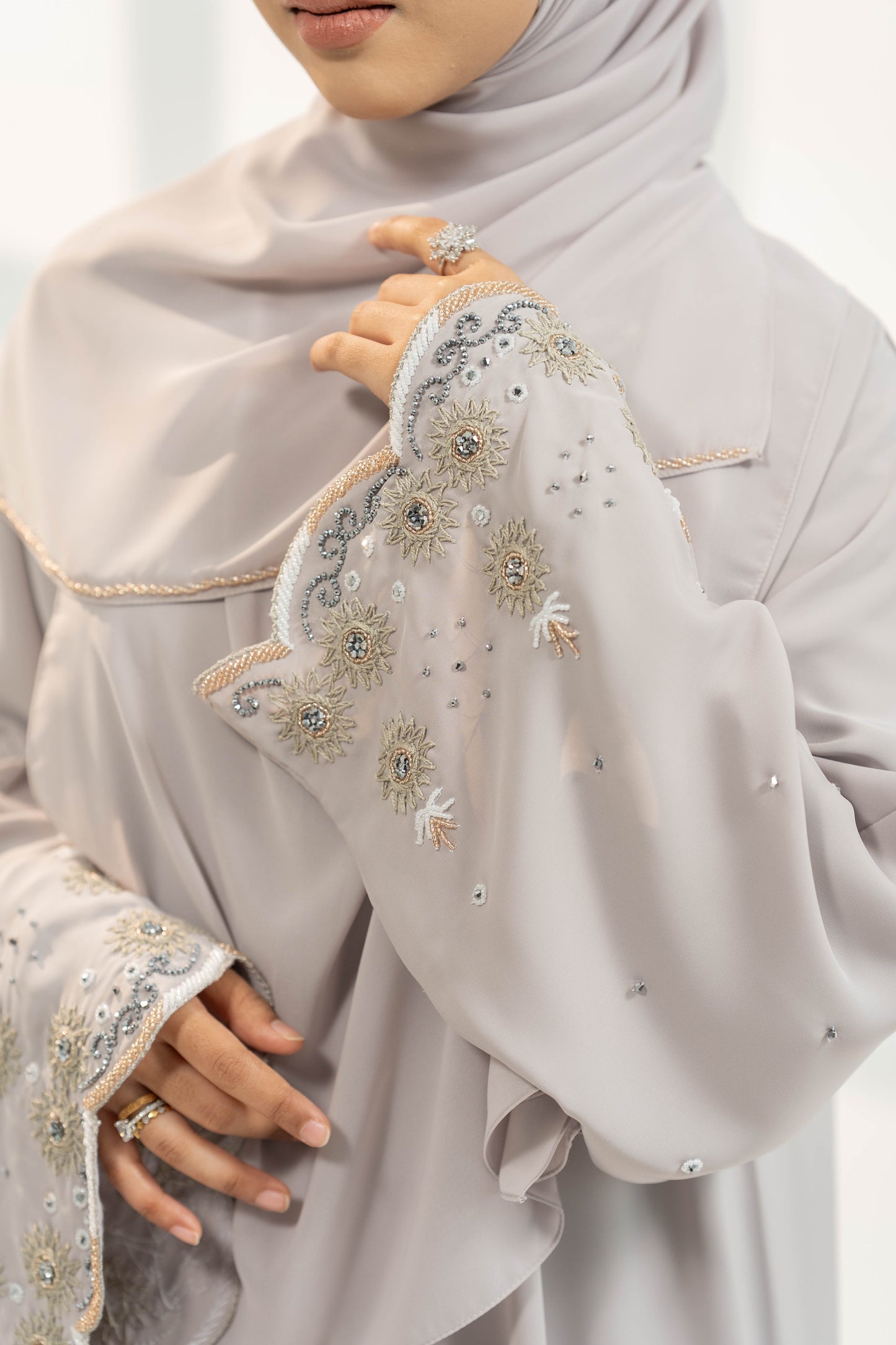 DAHLIA ABAYA GREY