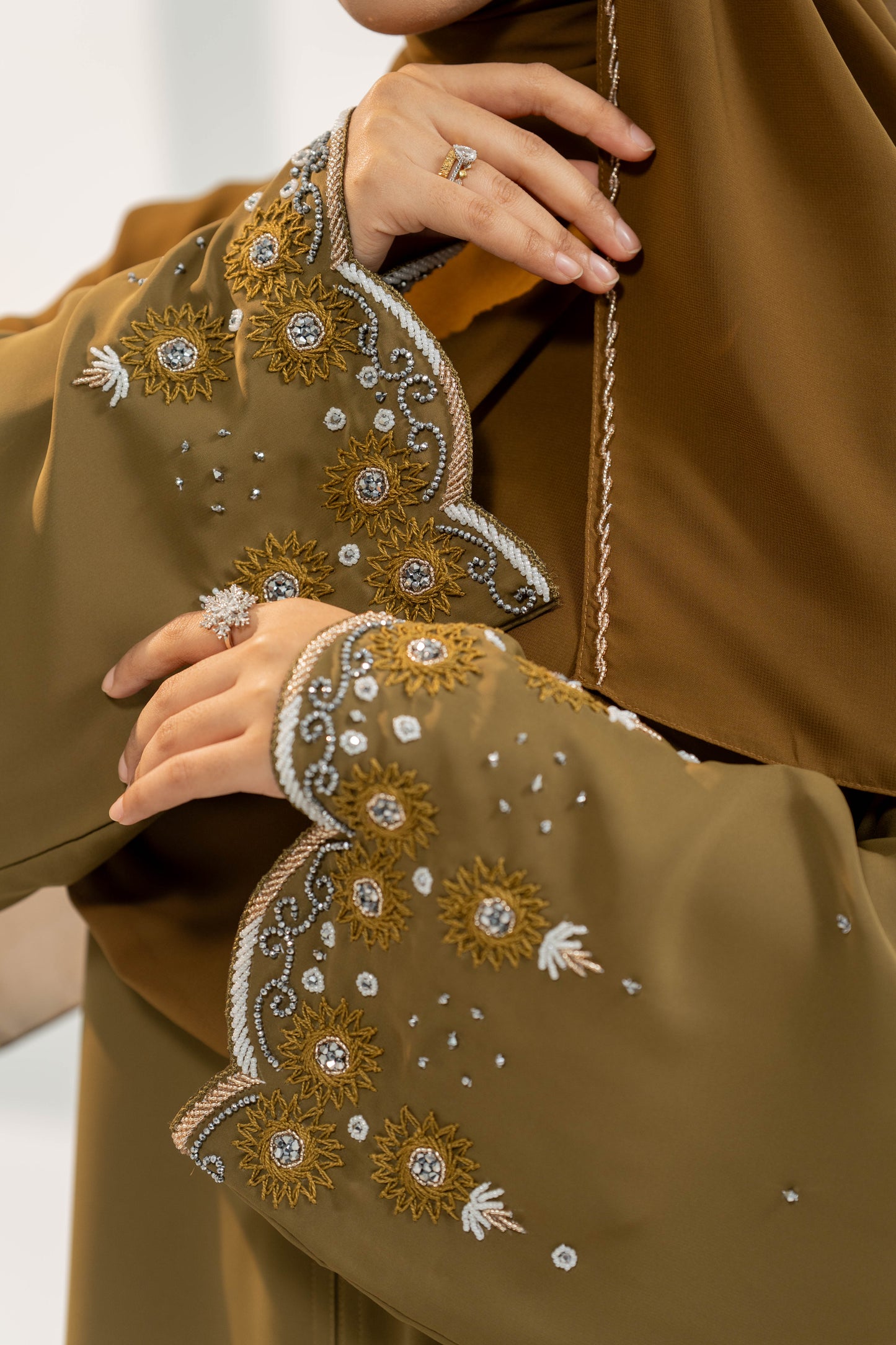 DAHLIA ABAYA OLIVE