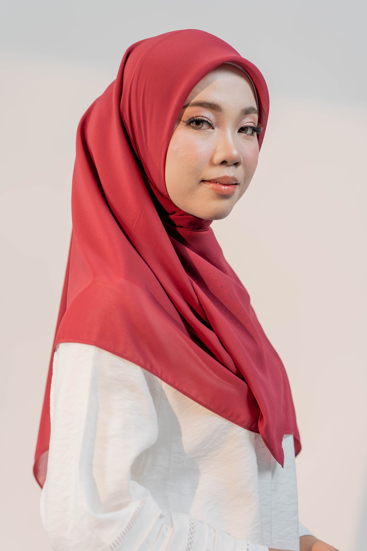 MALEEQA HIJAB RED BUD