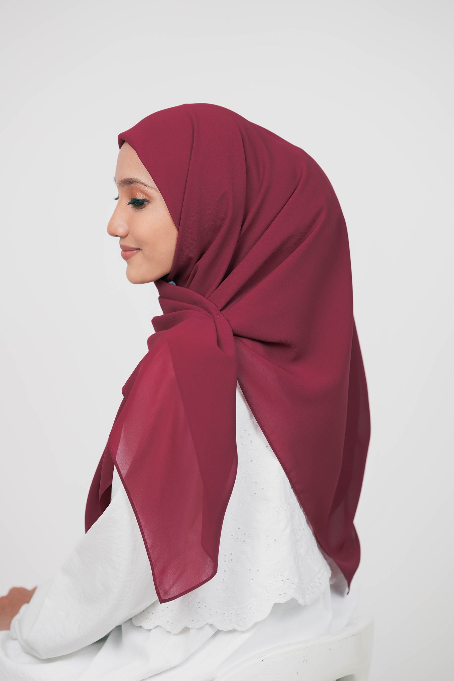 MALEEQA HIJAB RED BUD
