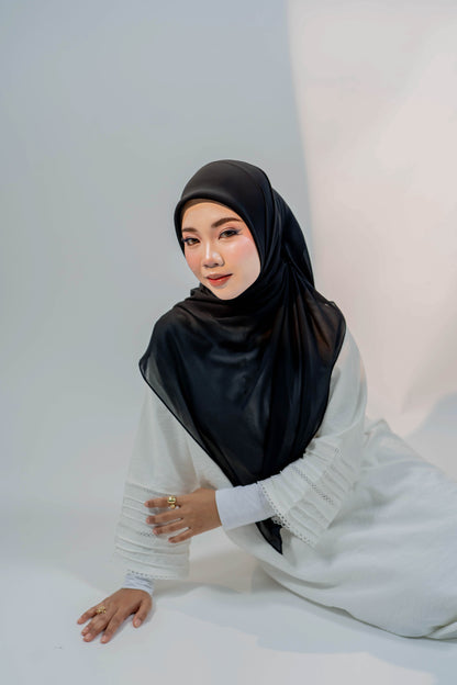 MALEEQA HIJAB BLACK