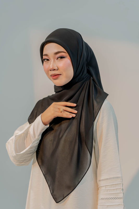 MALEEQA HIJAB BLACK