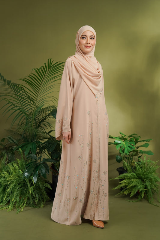 YASMEEN ABAYA NUDE
