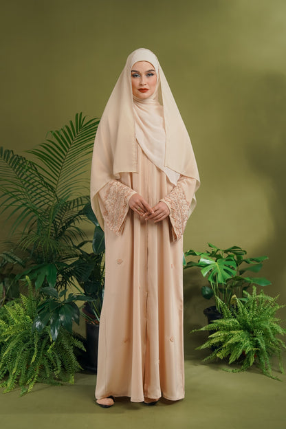 NESRINA ABAYA NUDE