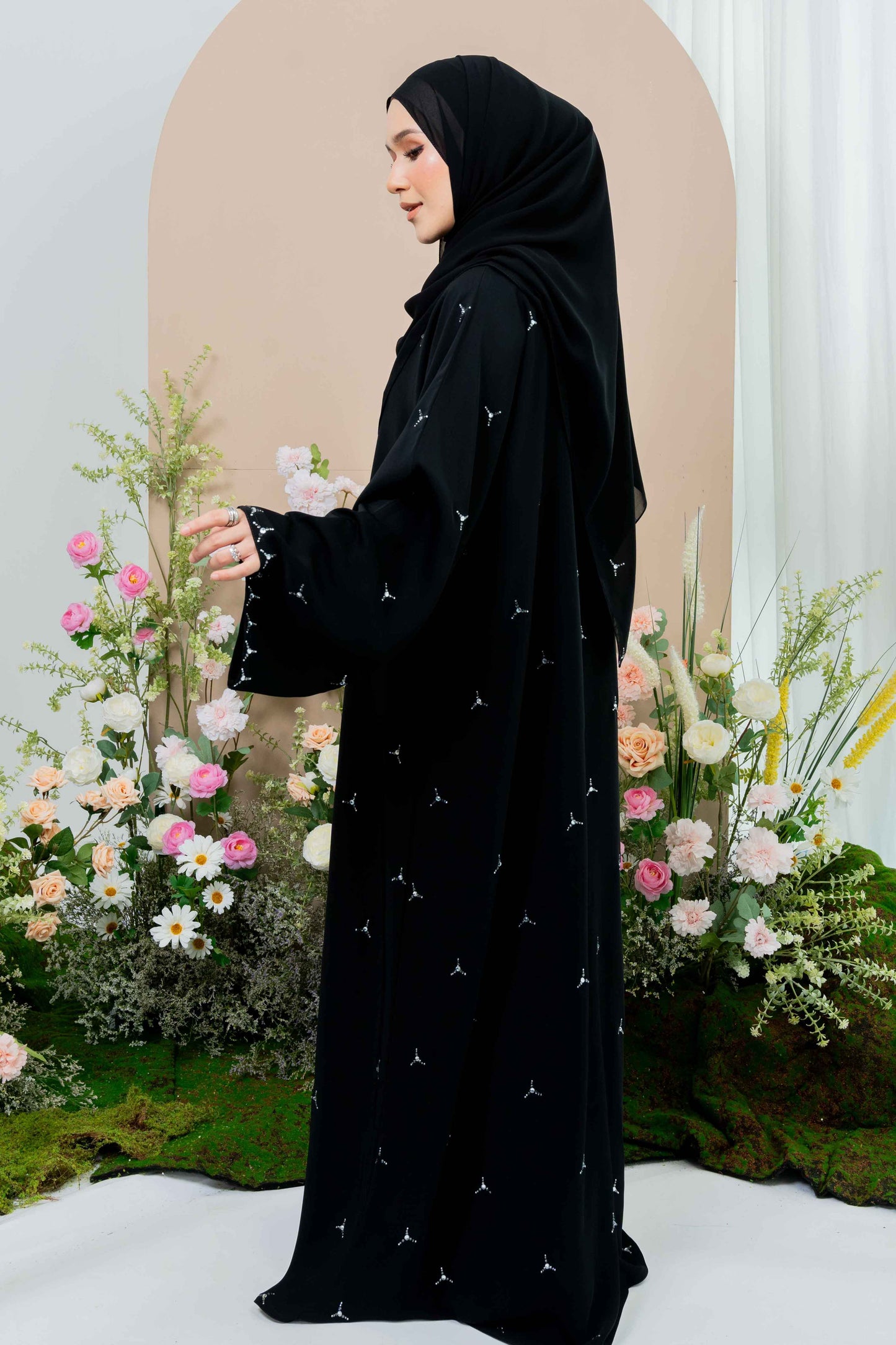 AILA ABAYA BLACK