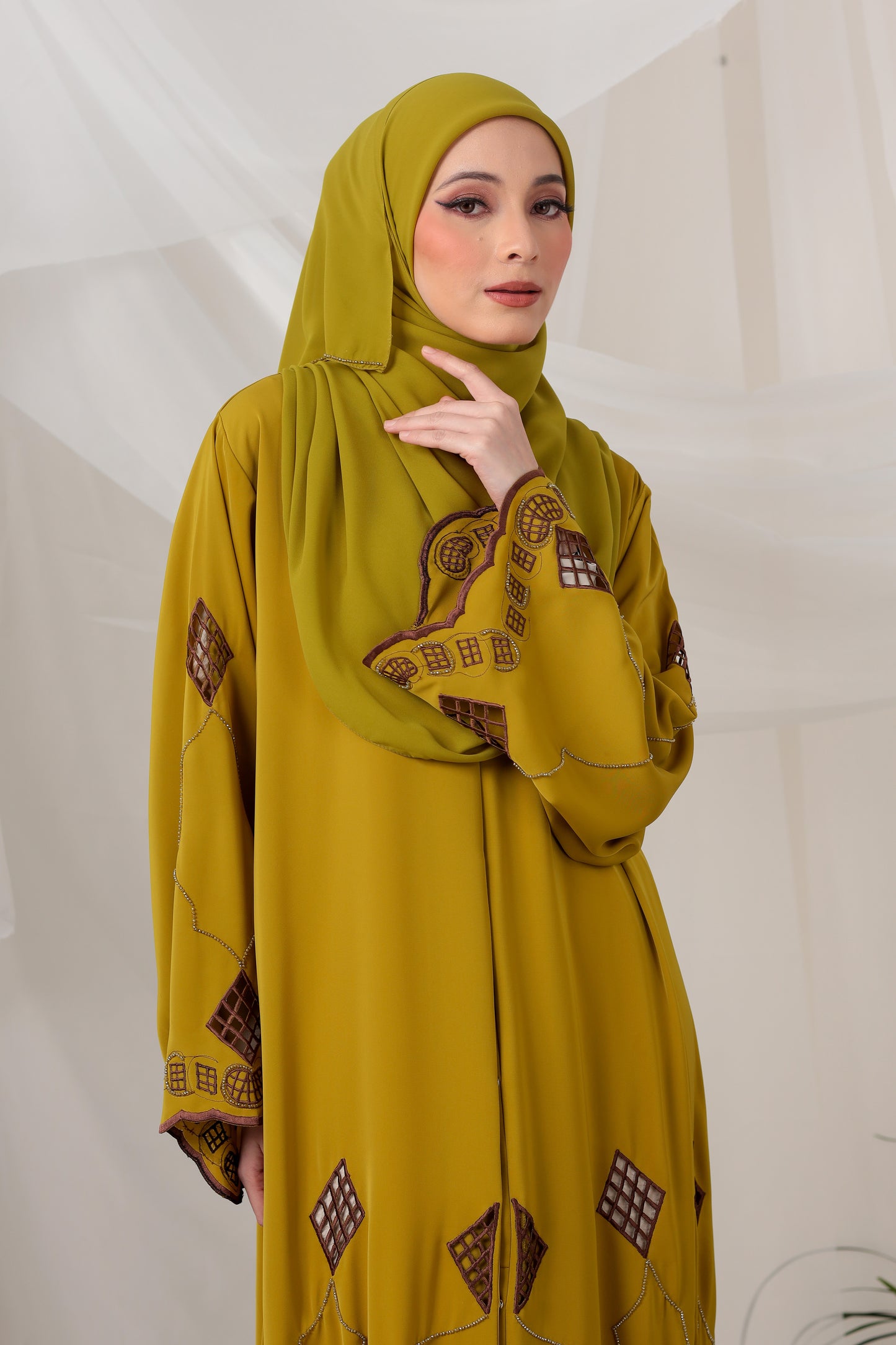 NASREEN ABAYA MUSTARD