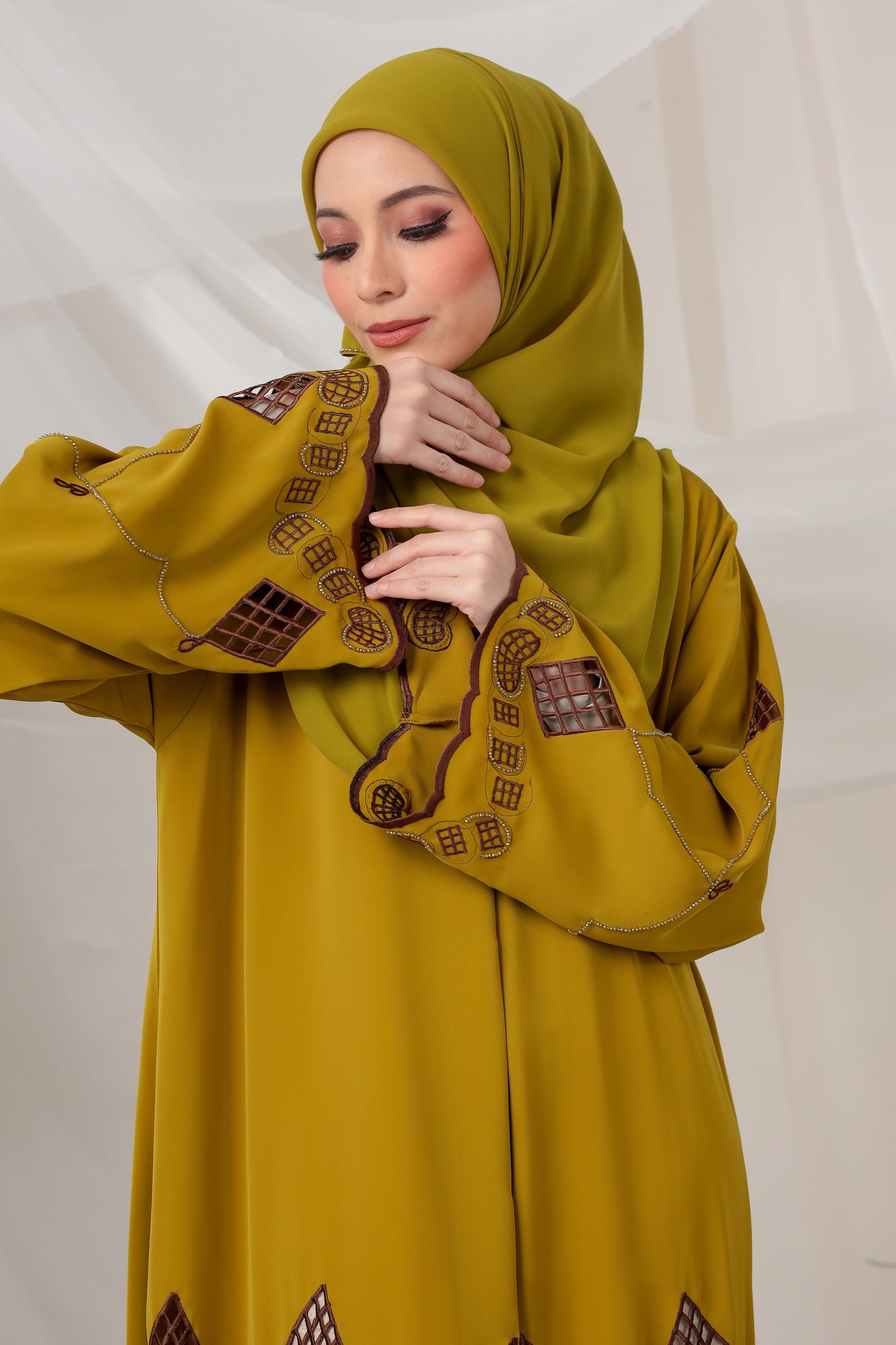 NASREEN ABAYA MUSTARD