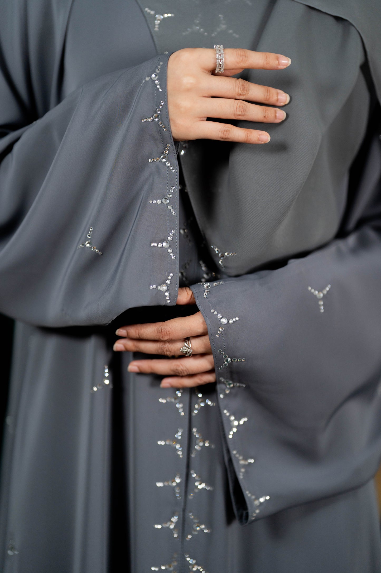 AILA ABAYA 2.0 GREY